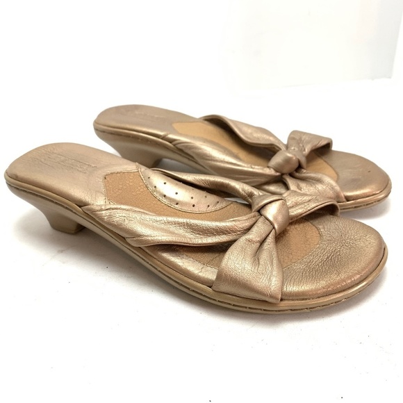 Size 9M Champagne, gold, born brand sandals, excellent condition BORN IZABEL SANDALS | JJill main image 4